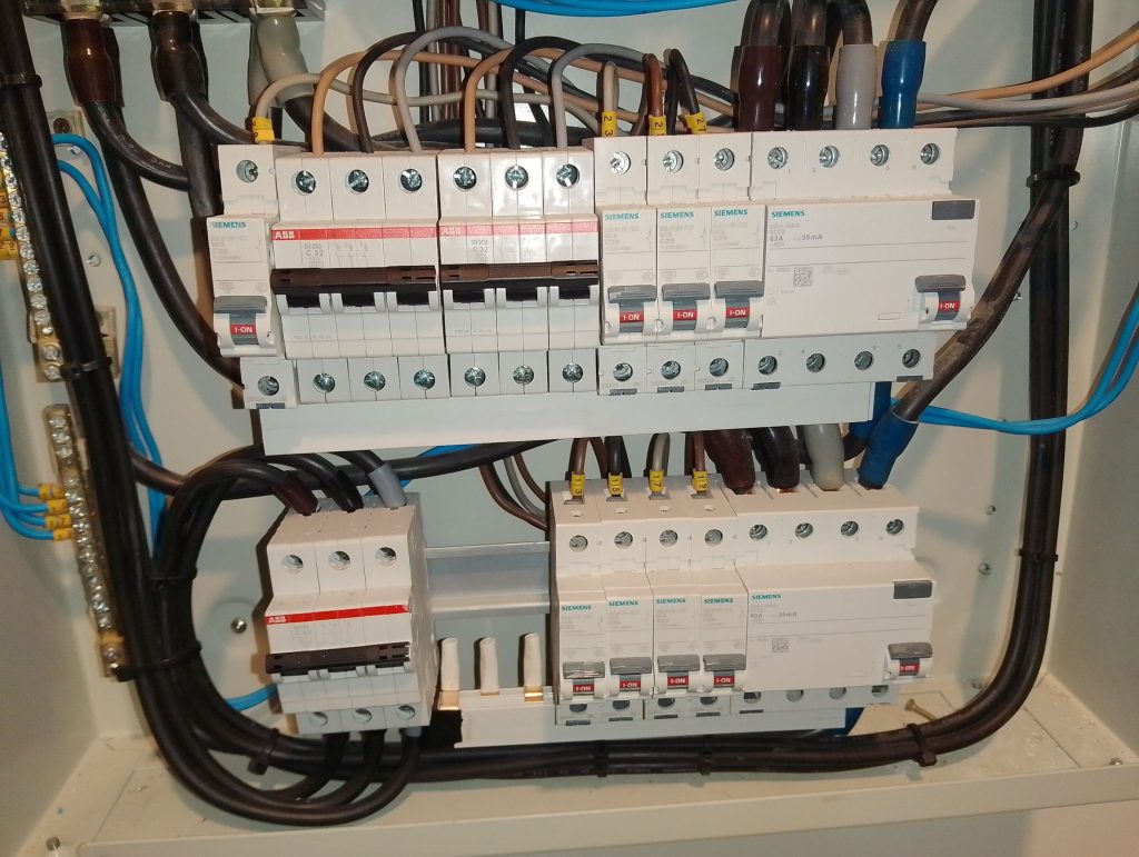 เบรกเกอร์ในตู้โหลดเซ็นเตอร์