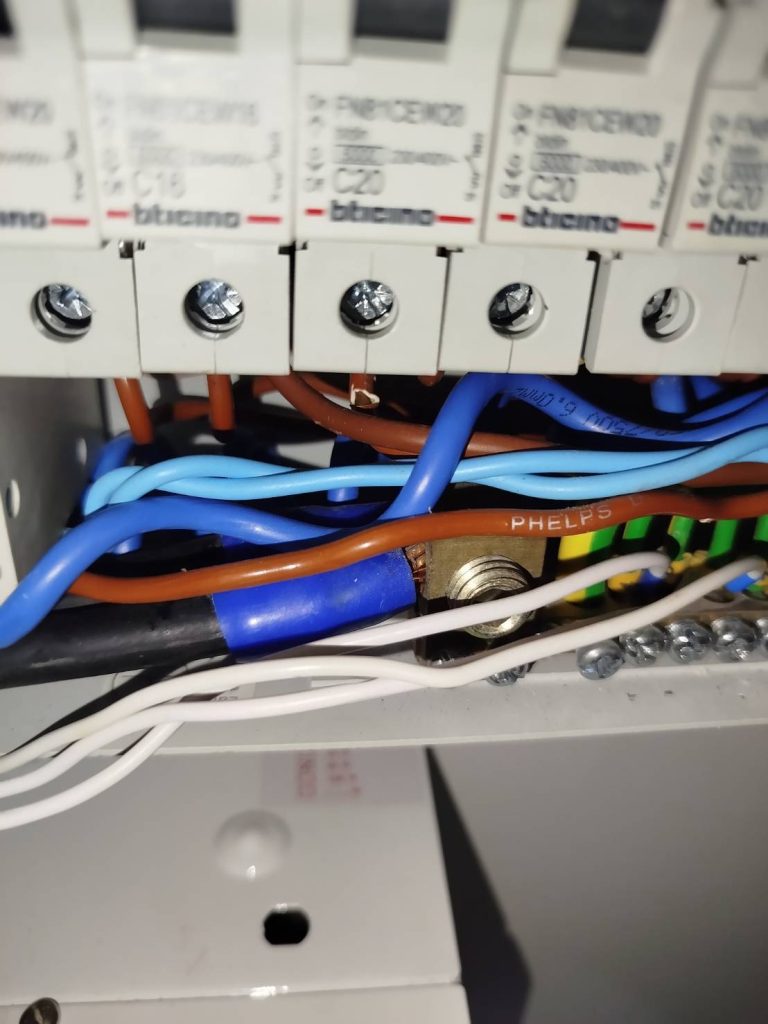 ตู้คอนซูมเมอร์