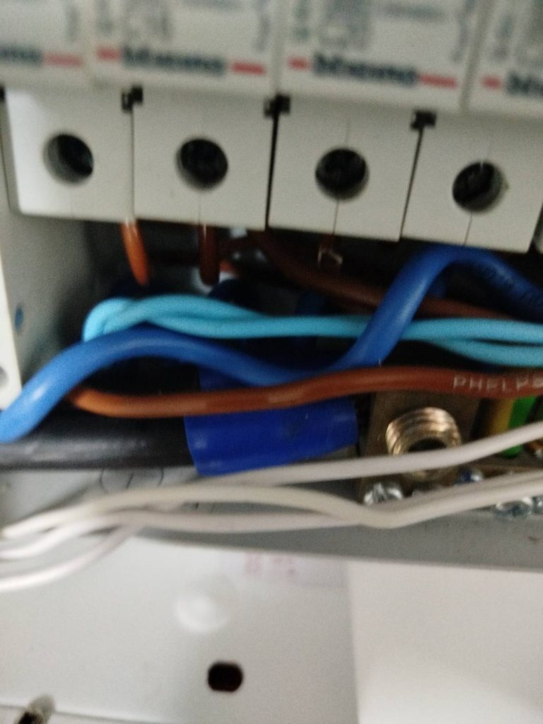 ตู้คอนซูมเมอร์