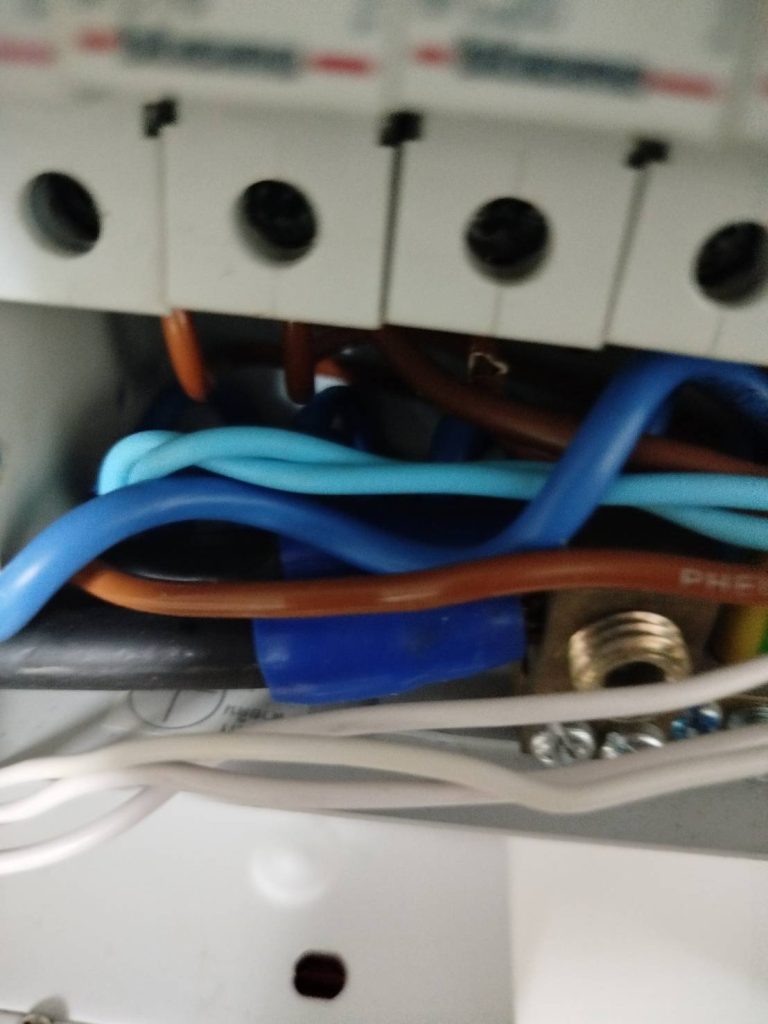 ตู้คอนซูมเมอร์