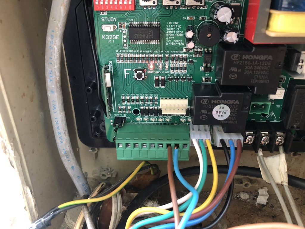 ซ่อมแผงวงจรมอเตอร์ประตูรีโมท