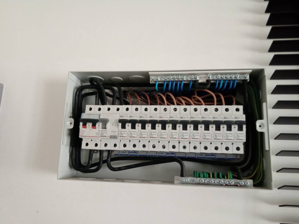 ตู้คอนซูมเมอร์