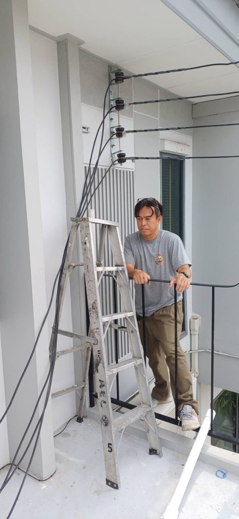 ตั้งบันไดเตรียมขึ้นเช็ก