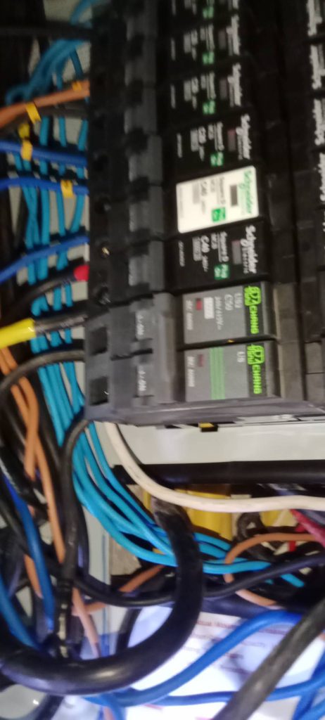 เบรกเกอร์ในตู้โหลด