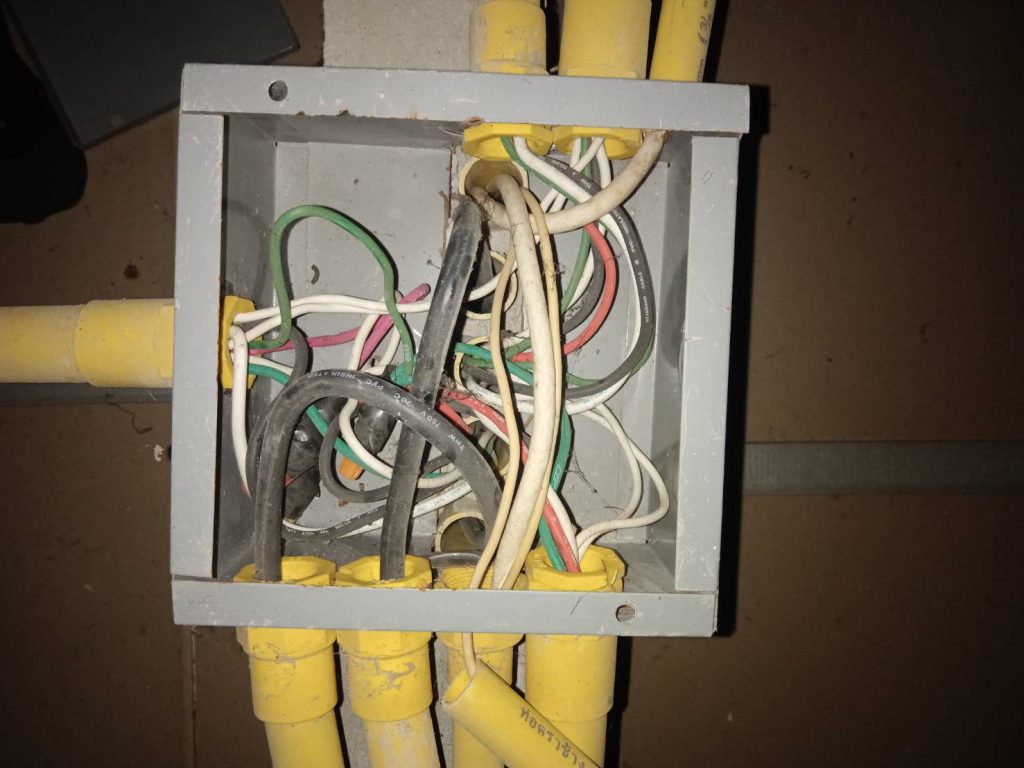 กล่องพักสายไฟ