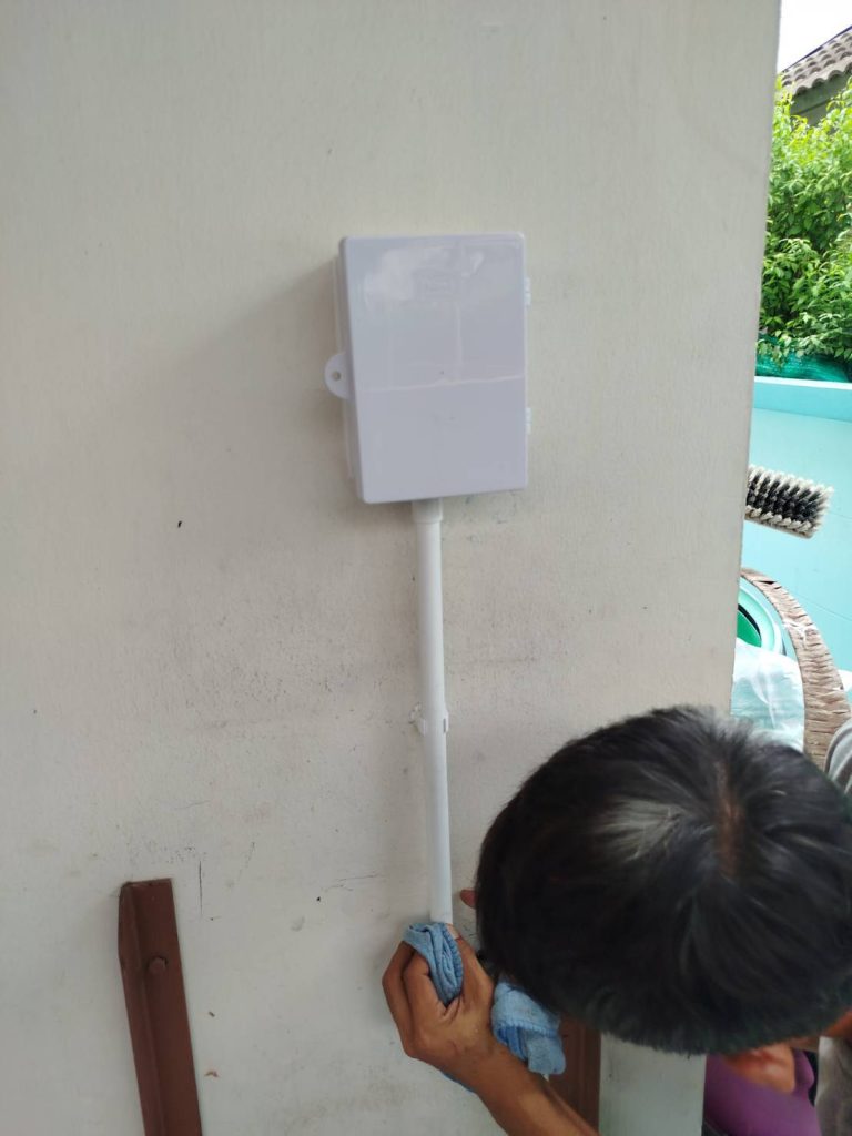 เดินท่อสายไฟติดตั้งปลั๊กไฟ