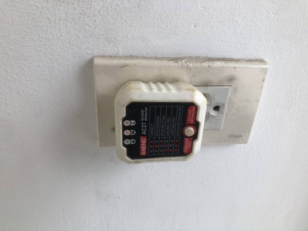 ตรวจเช็กปลั๊กไฟ