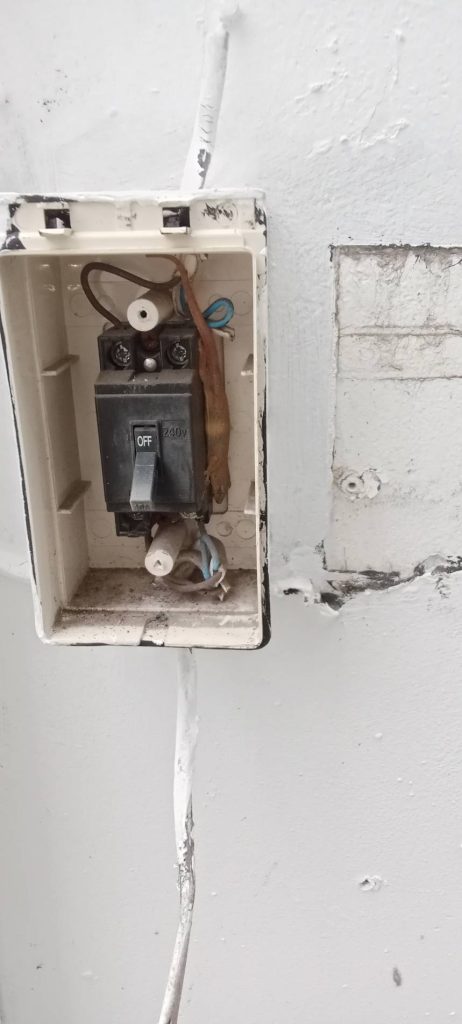 เบรกเกอร์