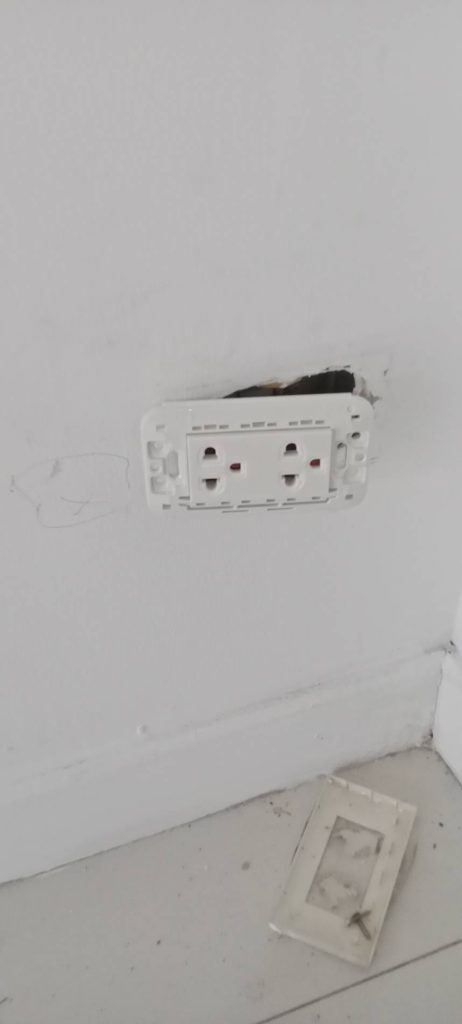 งานติดตั้งปลั๊กไฟ