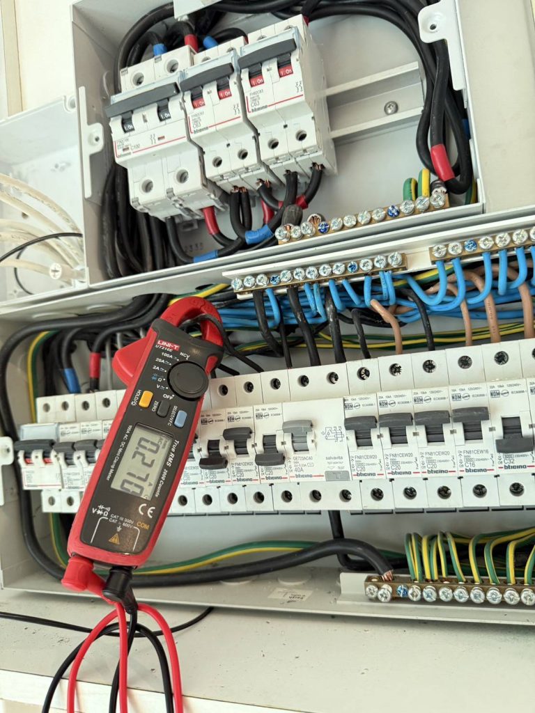 วัดไฟตู้โหลดเซ็นเตอร์