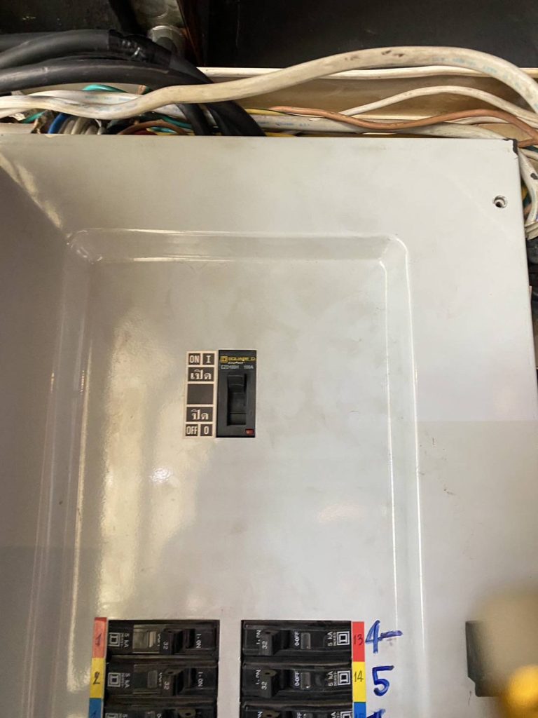 เมนเบรกเกอร์