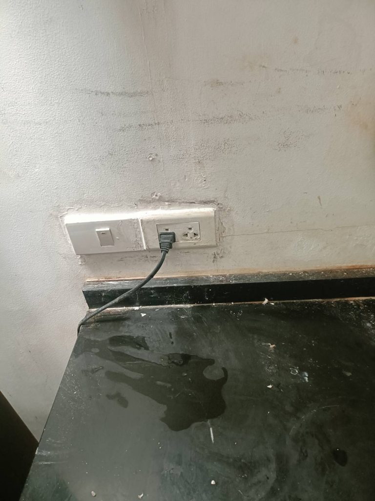 ติดตั้งปลั๊กไฟ