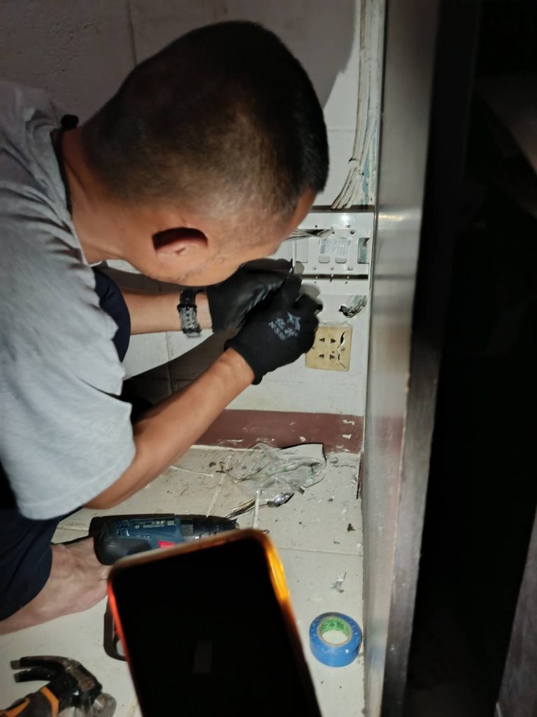 ซ่อมปลั๊กไฟ