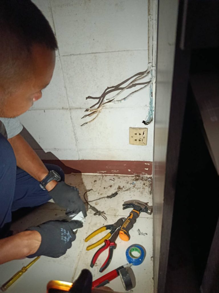 ซ่อมปลั๊กไฟ