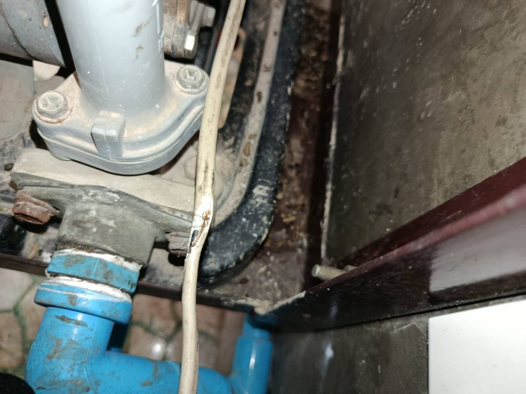 สายไฟปั๊มน้ำชำรุด