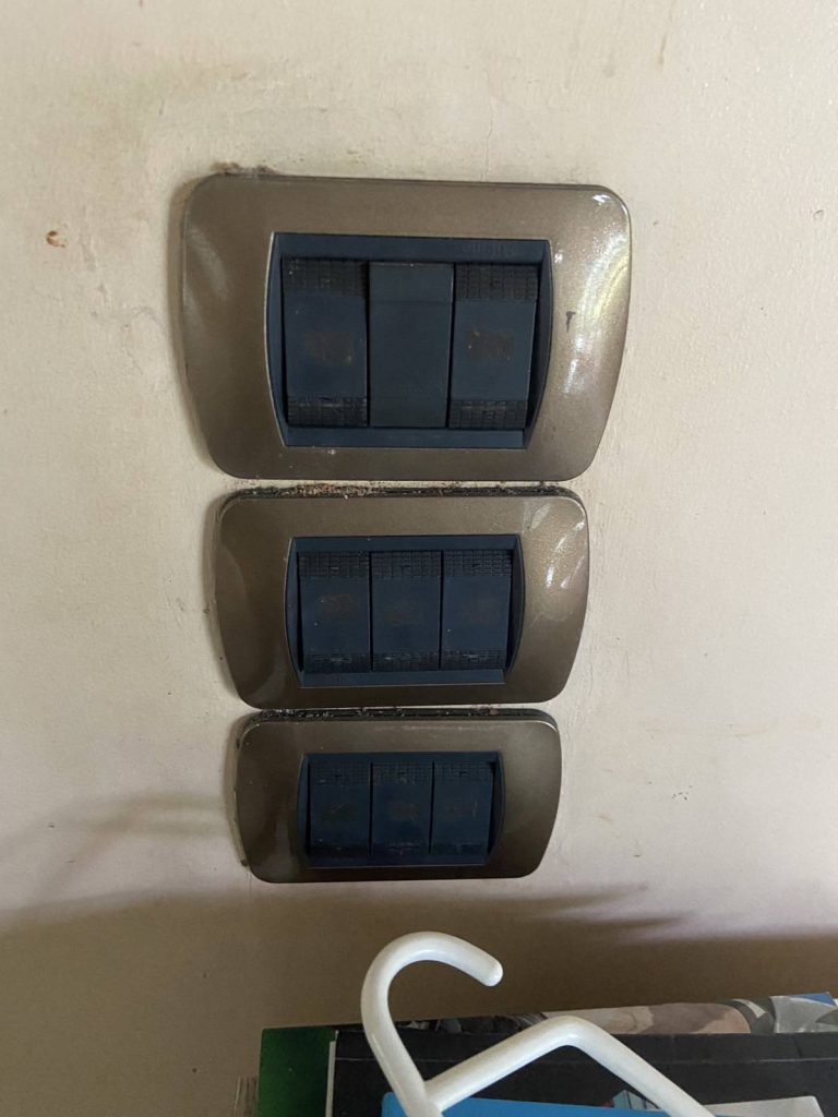 เปลี่ยนสวิตซ์ไฟใหม่