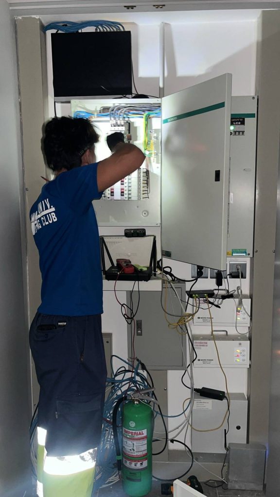 ซ่อมไฟหน้าตู้