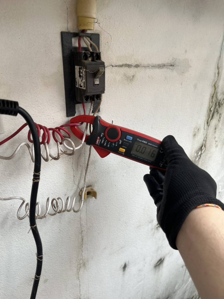 ตรวจสอบการจ่ายไฟของเบรกเกอร์ (Circuit Breaker)