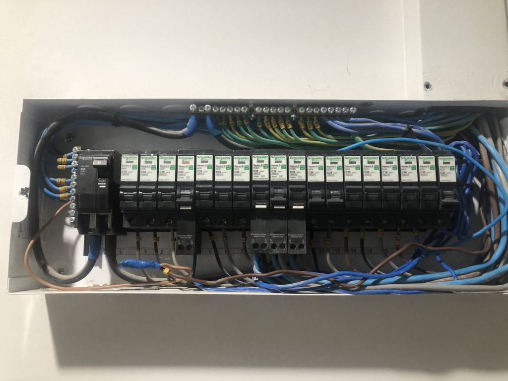 ตู้คอนซูมเมอร์