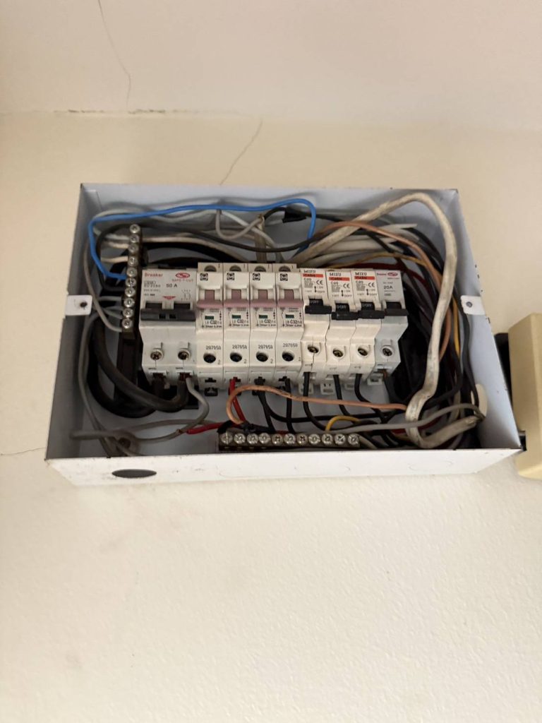 ตู้คอนซูมเมอร์