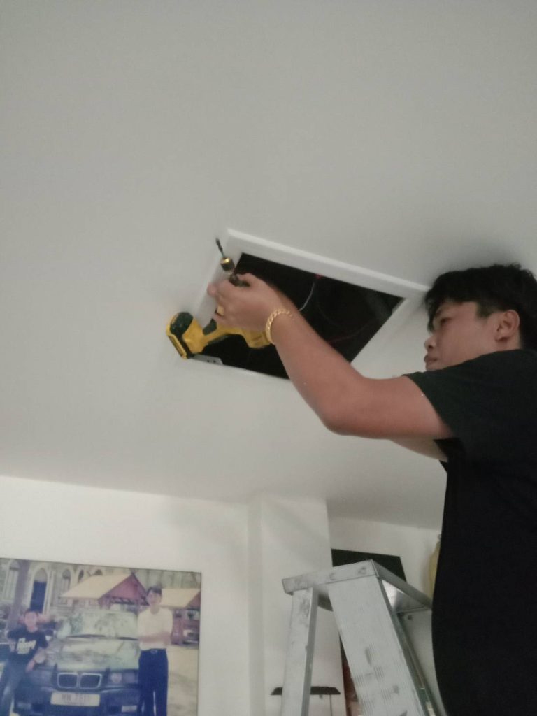 เจาะเปิดฝ้าทำช่องเซอร์วิส