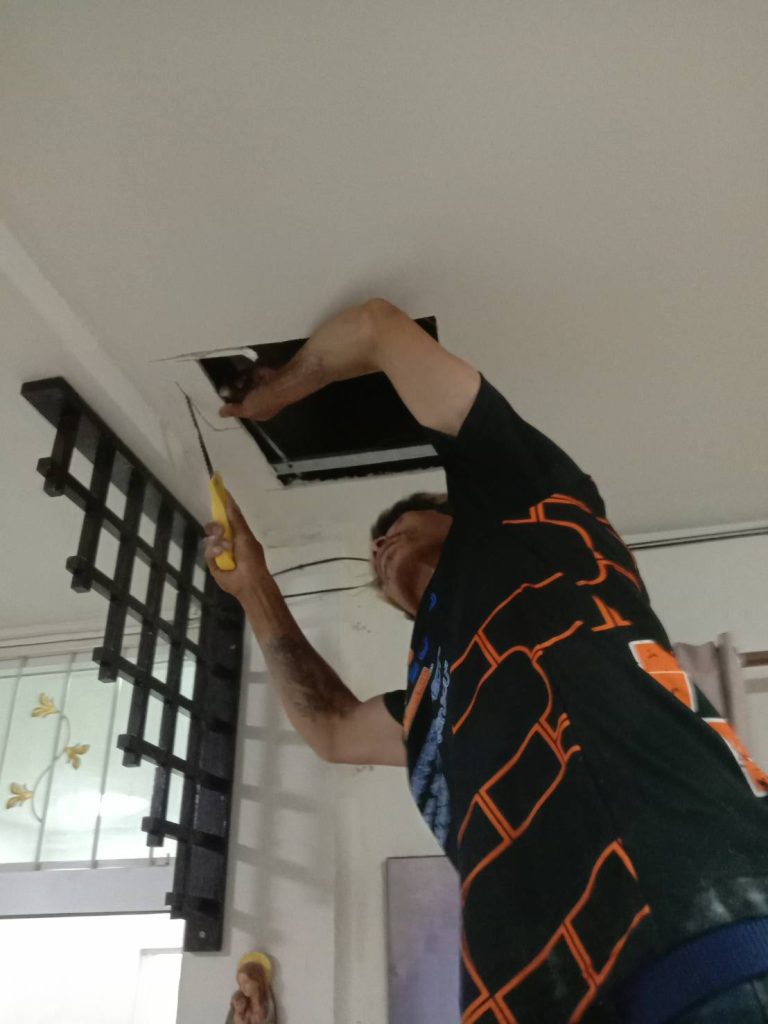 เจาะเปิดฝ้าทำช่องเซอร์วิส