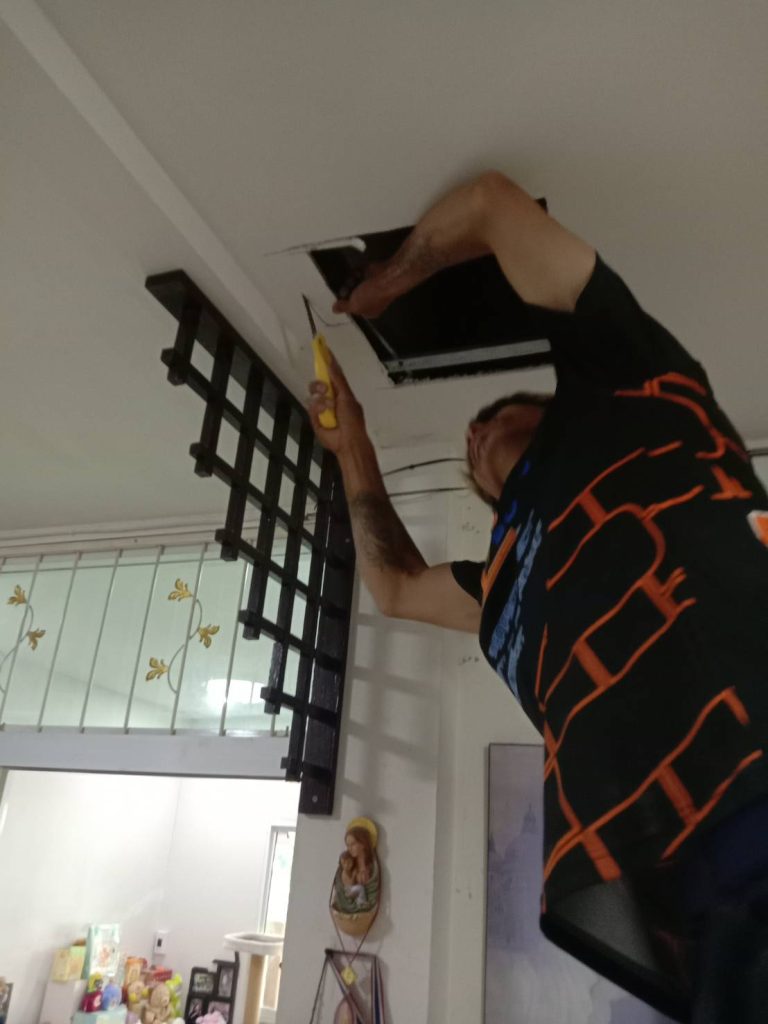 เจาะเปิดฝ้าทำช่องเซอร์วิส