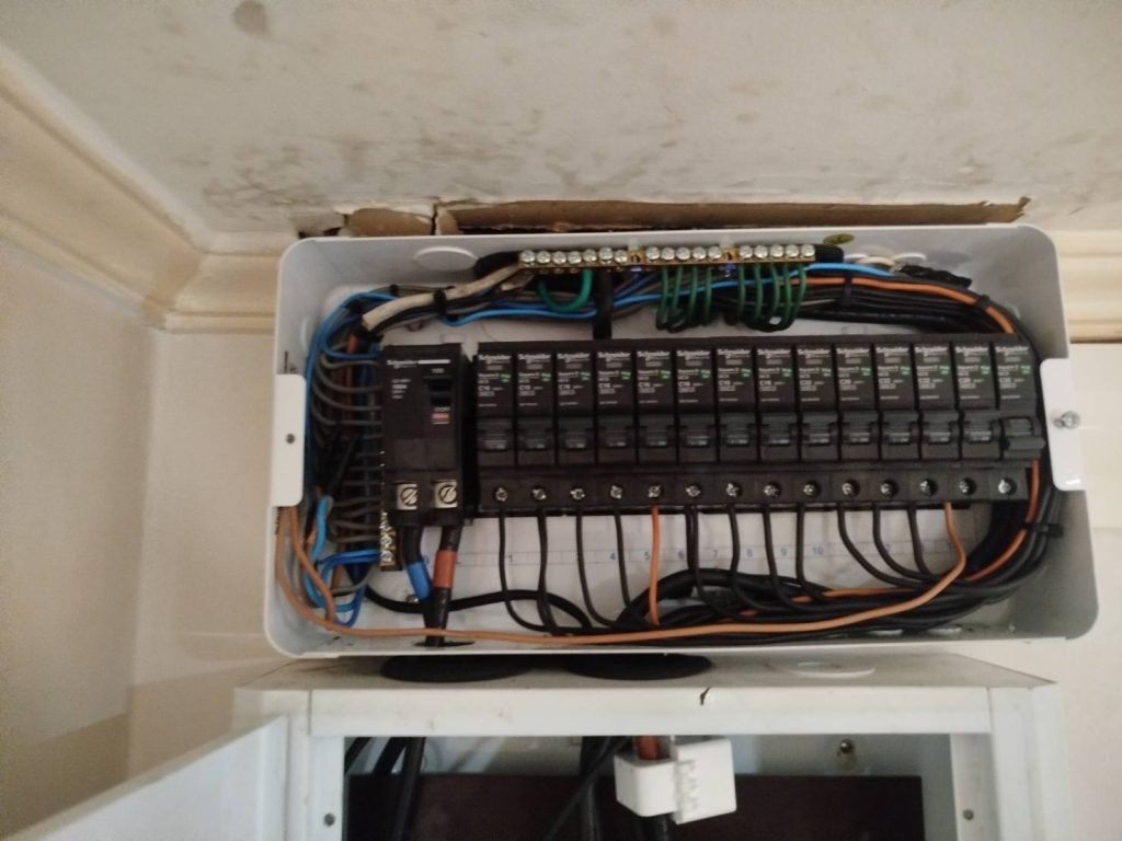 ตู้คอนซูมเมอร์