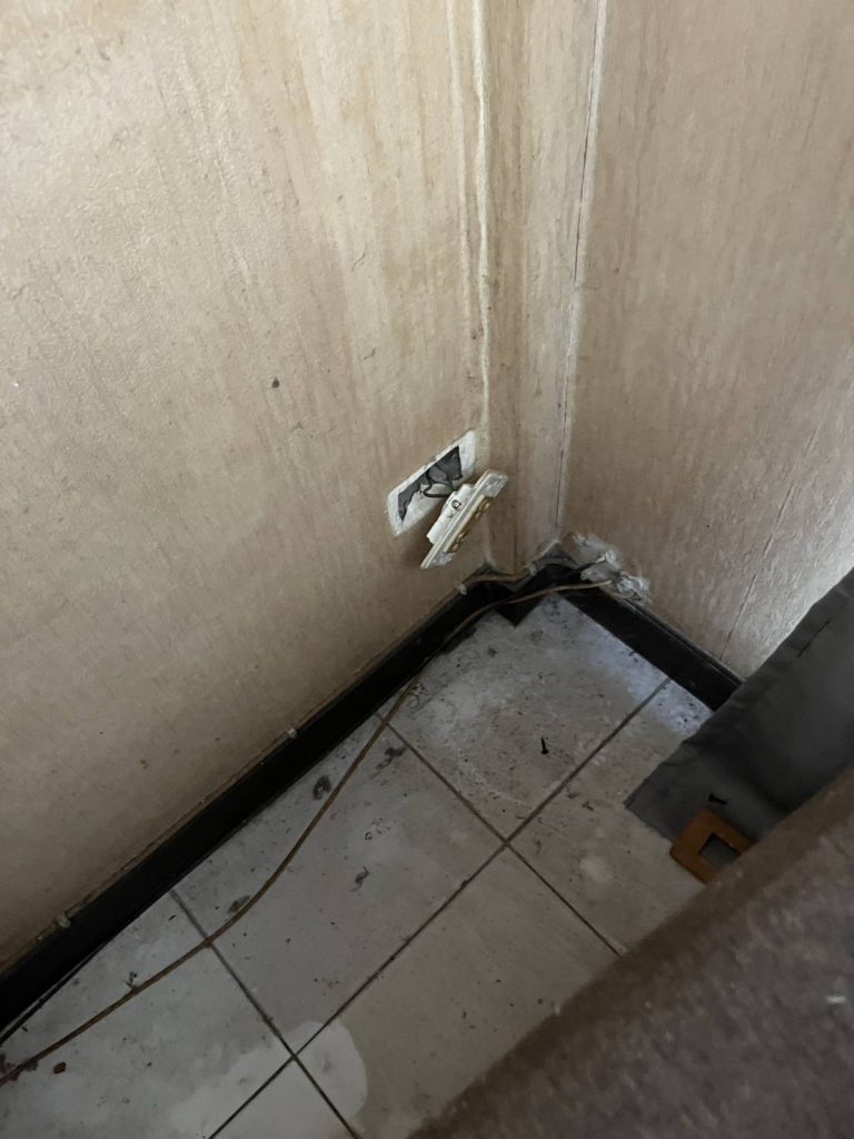 รื้อปลั๊กเช็กสายไฟ