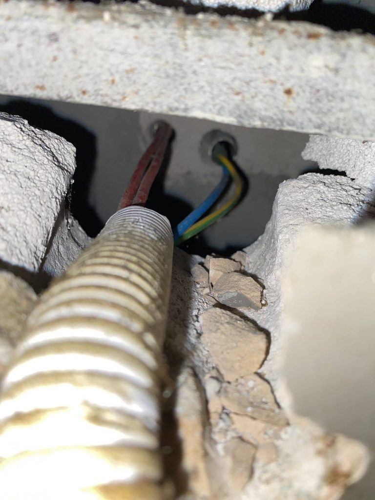 สายไฟและท่อร้อยสาย