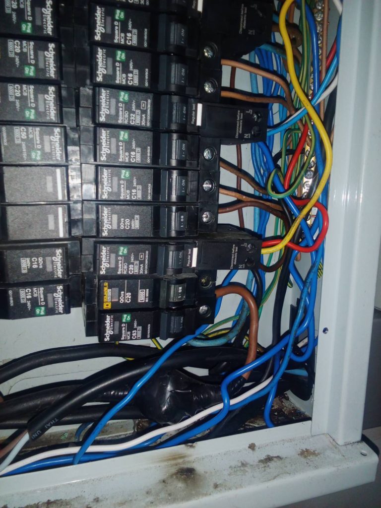 เบรกเกอร์ในตู้โหลดเซ็นเตอร์