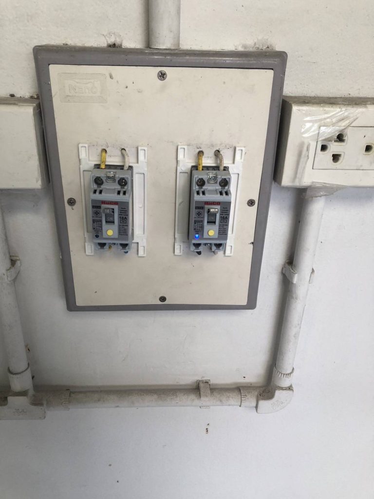 เบรกเกอร์