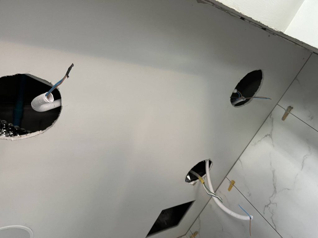 เจาะฝ้าติดตั้งดาวน์ไลท์