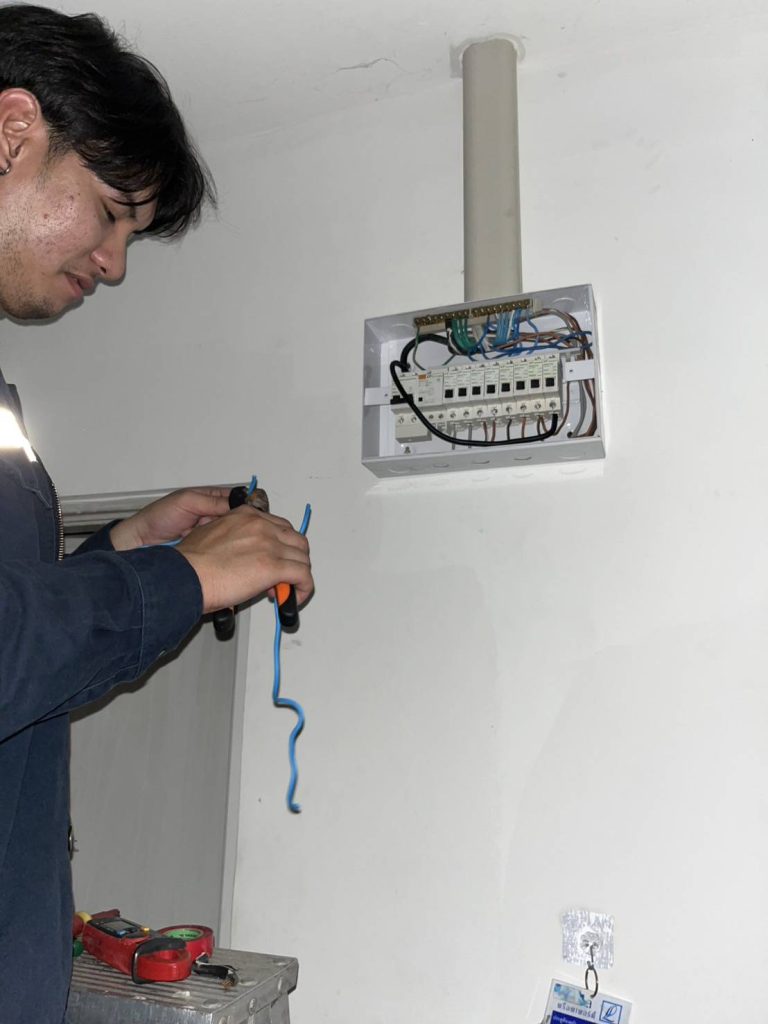 ซ่อมไฟตู้คอนซูมเมอร์