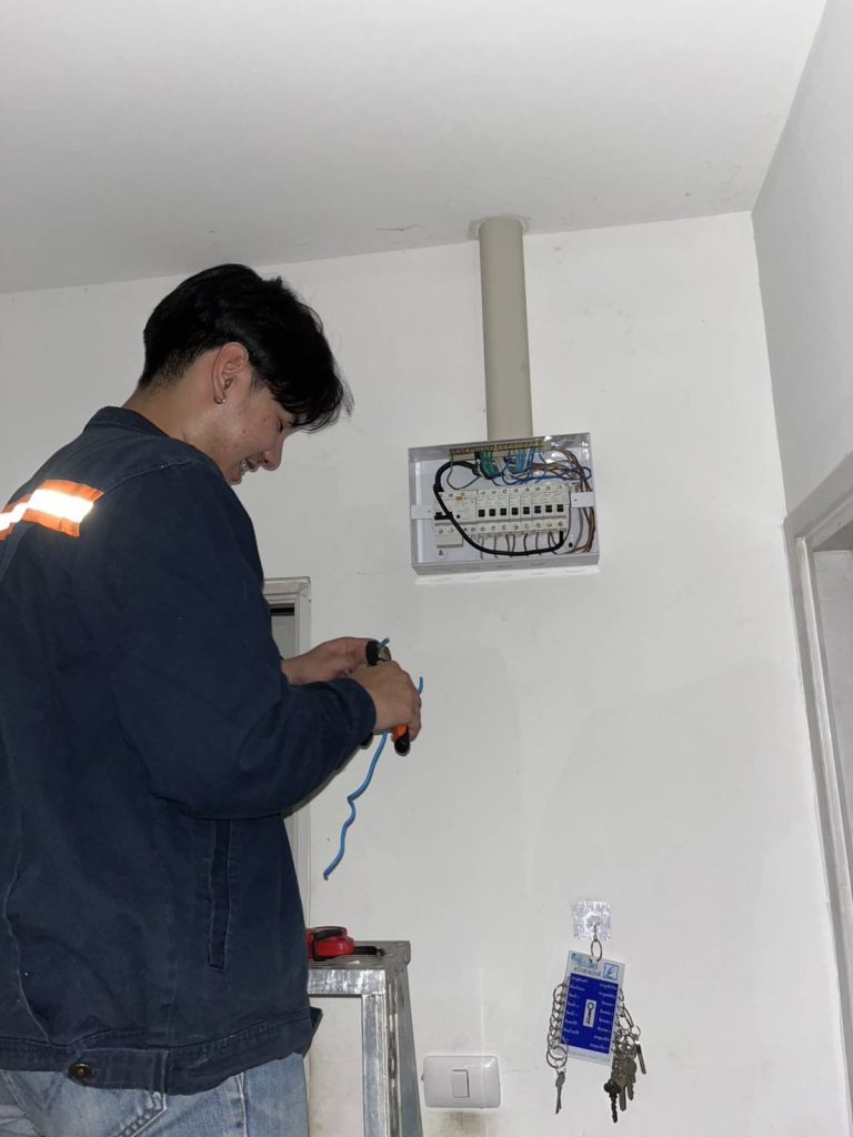 ซ่อมไฟตู้คอนซูมเมอร์