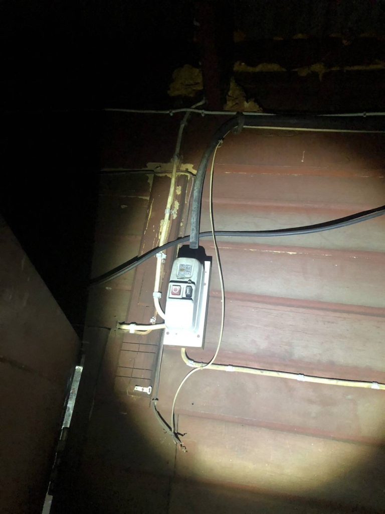 เบรกเกอร์ตัดไฟ