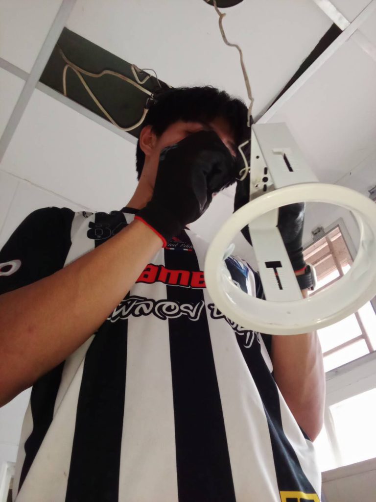 ไฟเพดาน