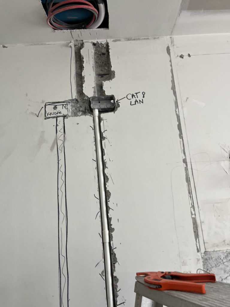 กรีดผนังฝังระบบlan