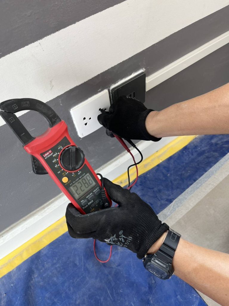 เช็กปลั๊กไฟ