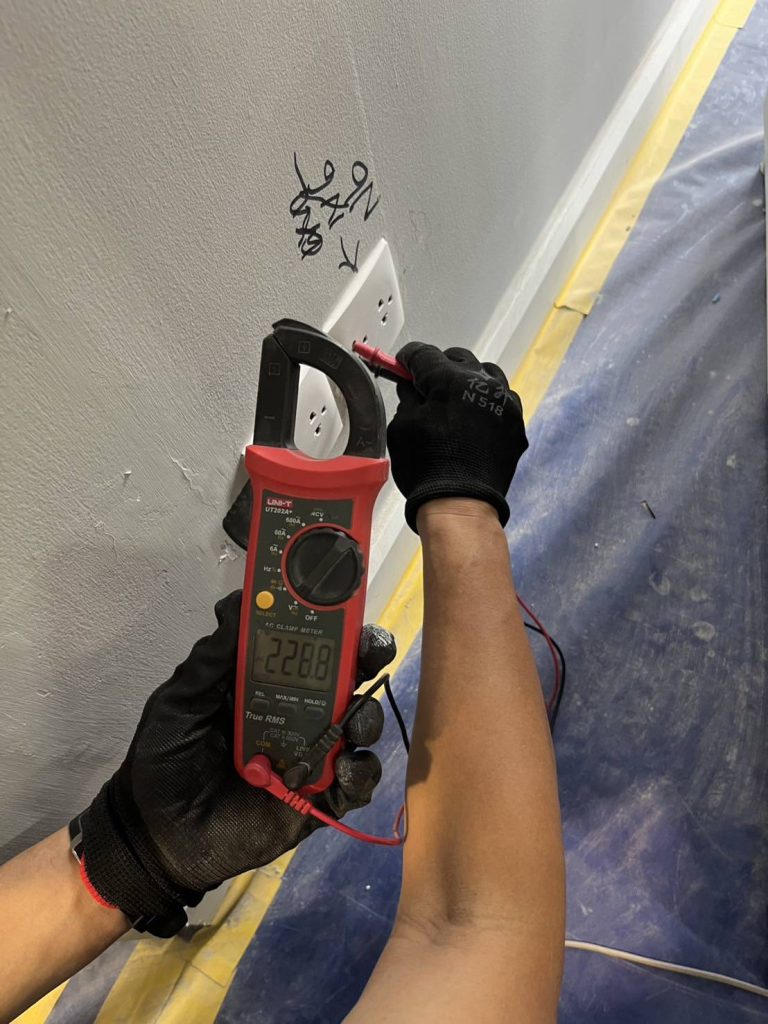 เช็กปลั๊กไฟ