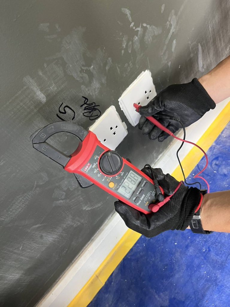 เช็กปลั๊กไฟ