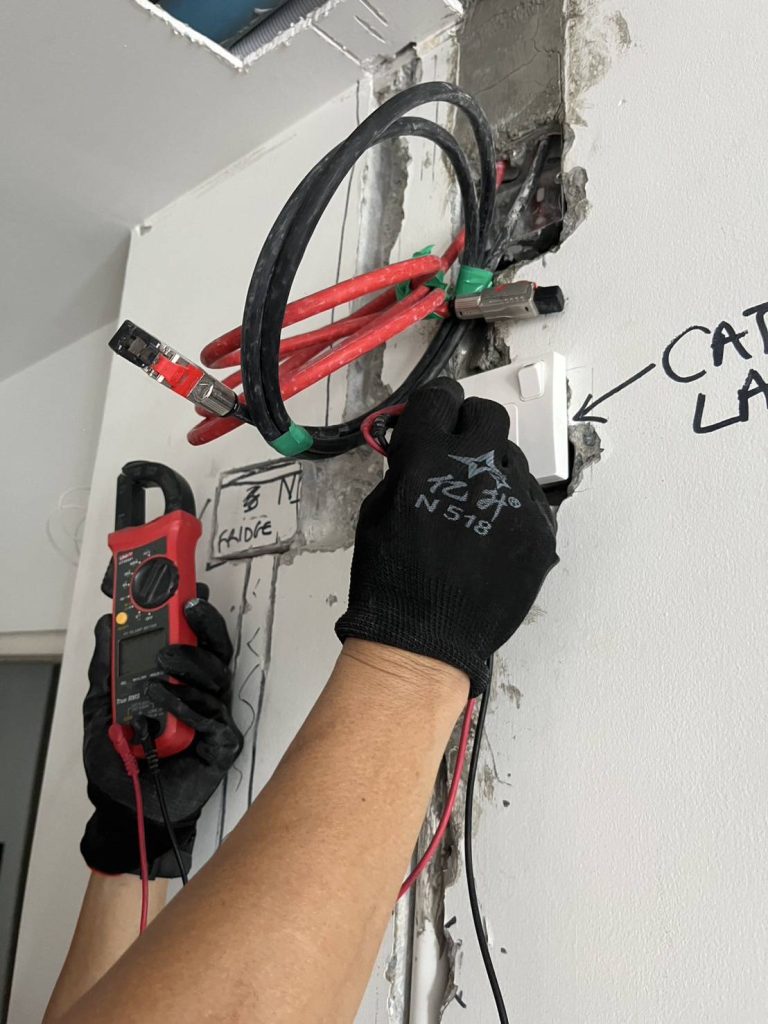 เช็กปลั๊กไฟ