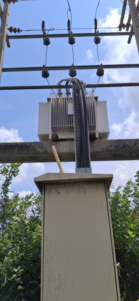 หม้อแปลงไฟฟ้าบนเสาแรงสูง