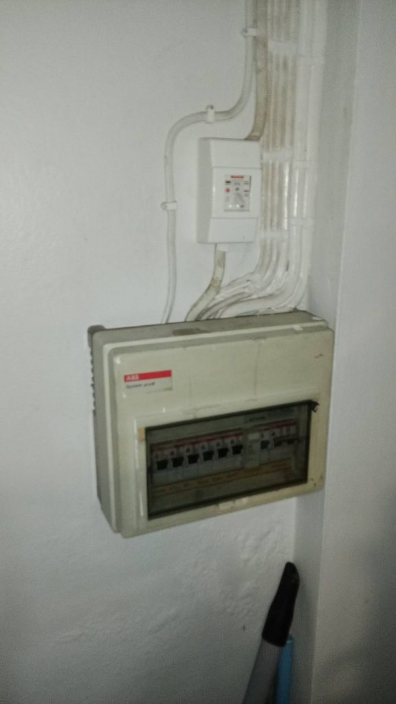 ตู้คอนซูมเมอร์