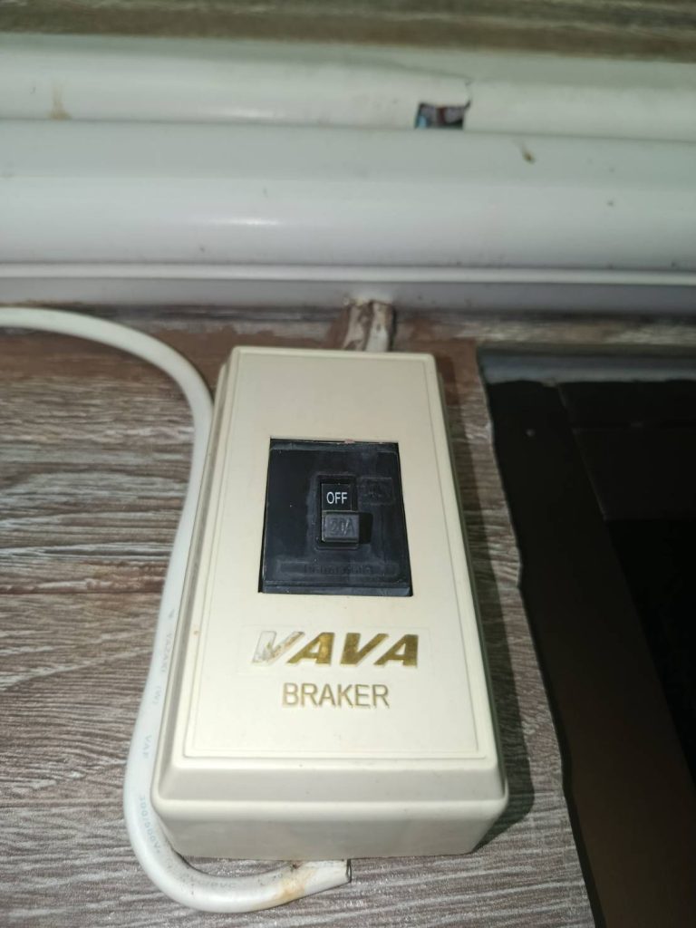 เบรกเกอร์