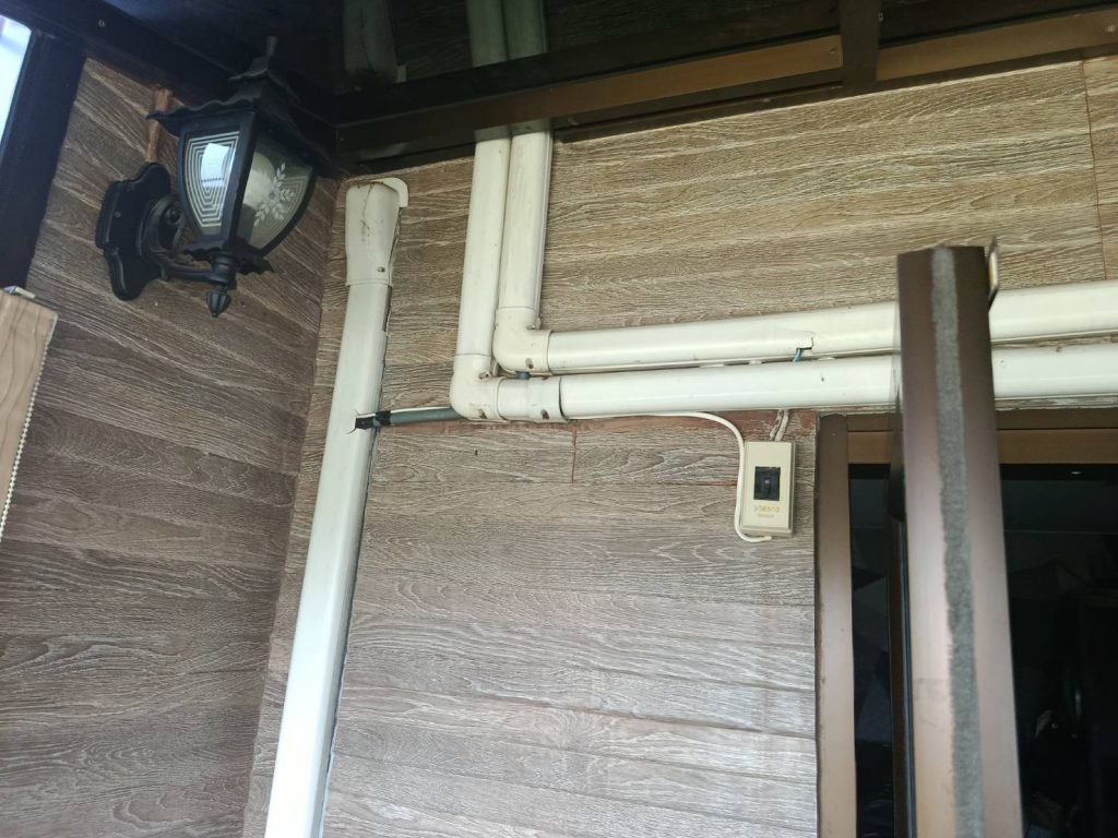 แนวสายไฟและเบรกเกอร์