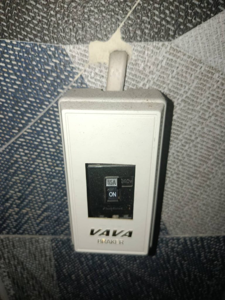 เบรกเกอร์