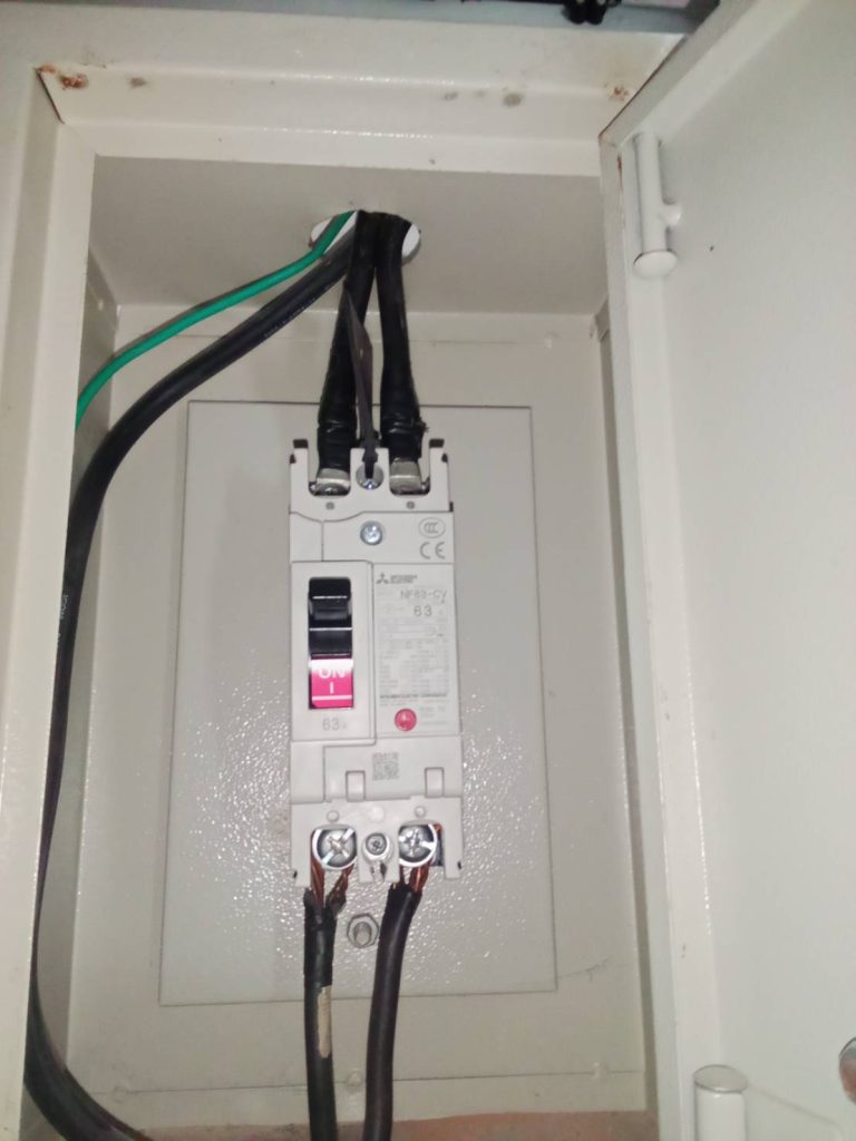 เบรกเกอร์