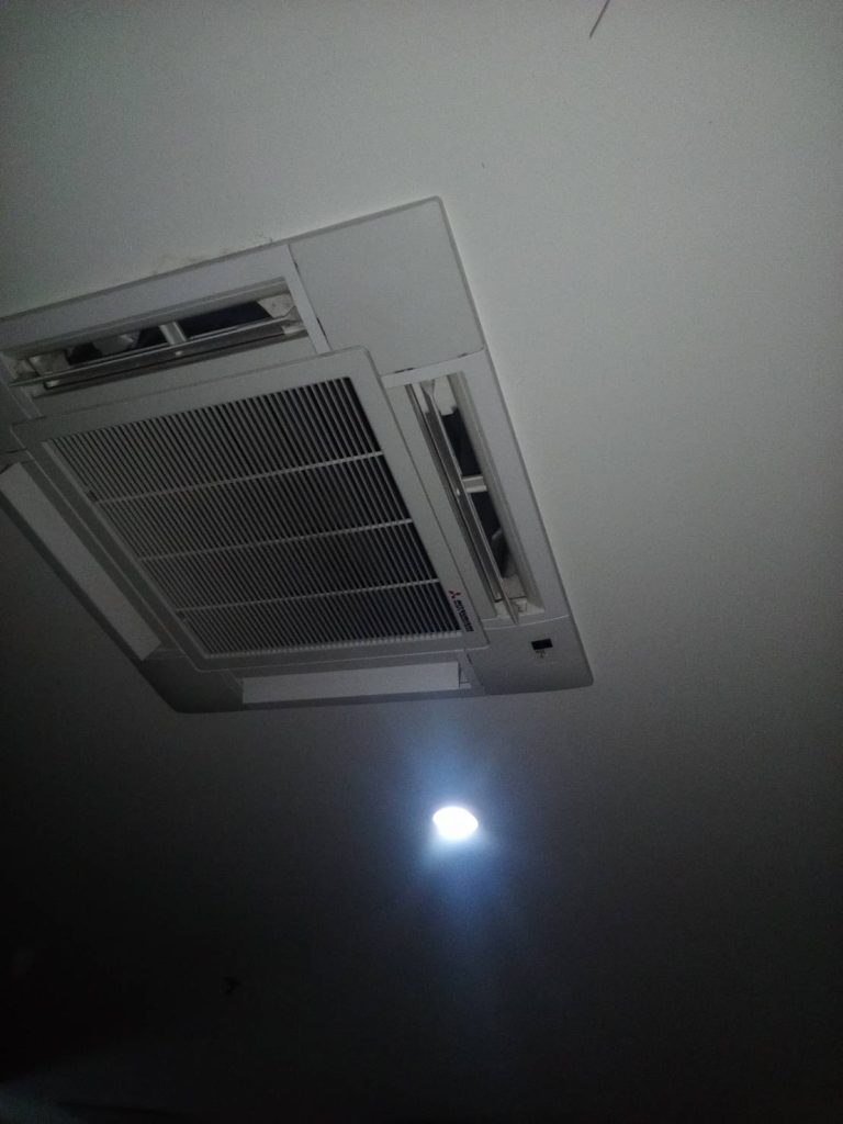 เครื่องปรับอากาศแบบติดฝ้า 4 ทิศทาง