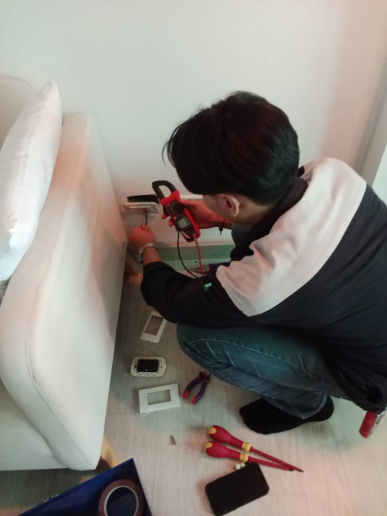 เช็กปลั๊กไฟ